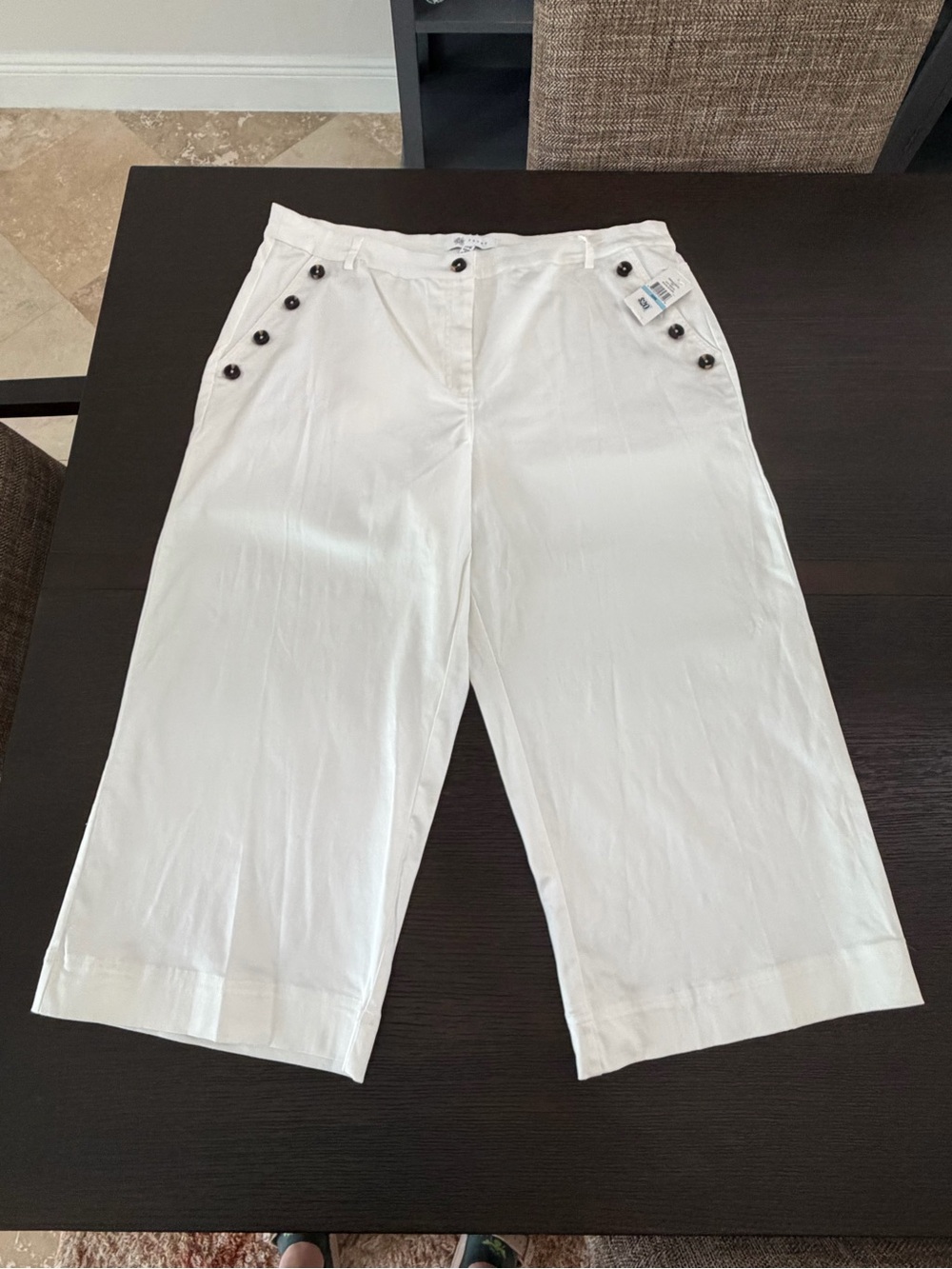 Off White Wide-Leg Cropped Pants with Button Detail
